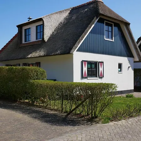 Villa Aan Het Water