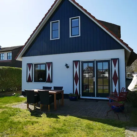 Villa Aan Het Water